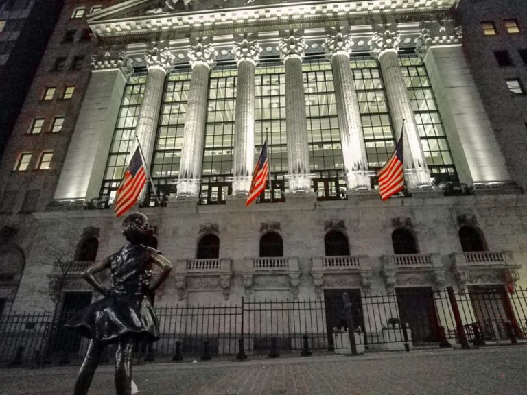 Stocks Settle Mixed as Bond Yields Rise Stocks Settle Mixed as Bond Yields Rise